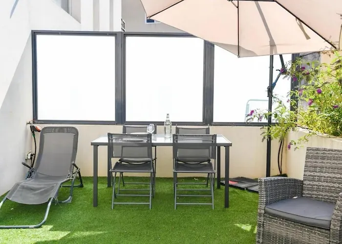 Superbe Appartement Avec Terrasse, Piscine & Parking Prive A Marseille