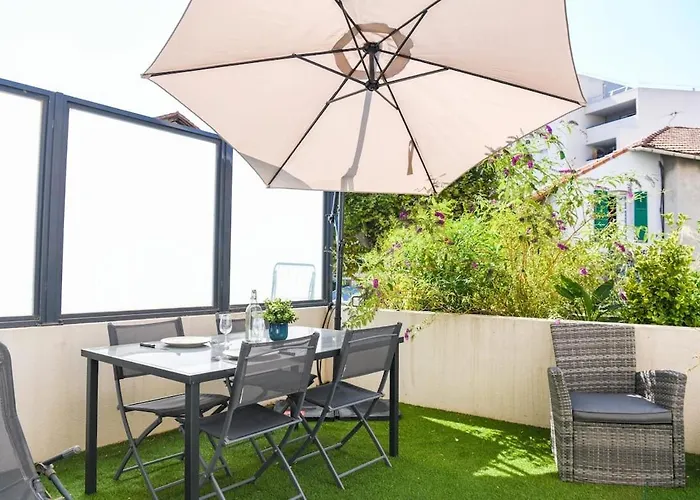 Superbe Appartement Avec Terrasse, Piscine & Parking Prive A Marseille