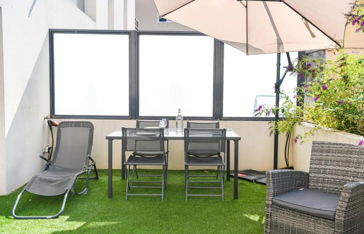 Superbe Avec Terrasse, Piscine & Parking Prive A *