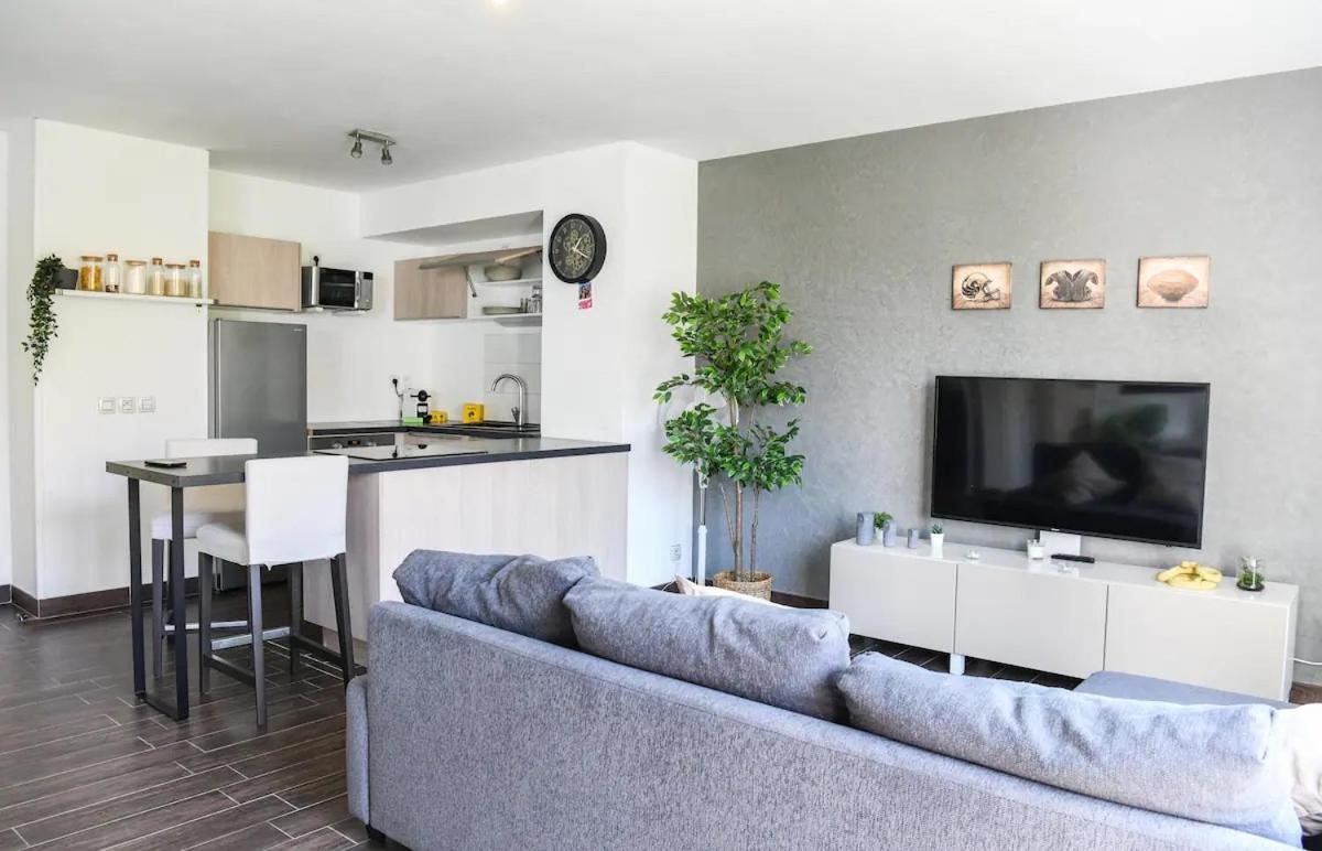 Superbe Avec Terrasse, Piscine & Parking Prive A