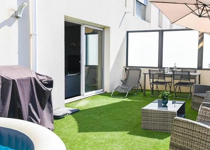 Superbe Appartement Avec Terrasse, Piscine & Parking Prive A Marseille