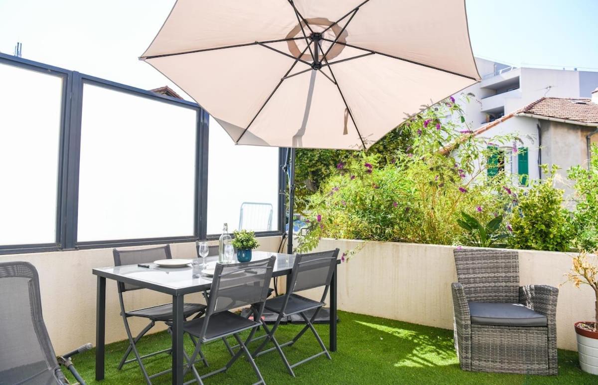 Superbe Avec Terrasse, Piscine & Parking Prive A *